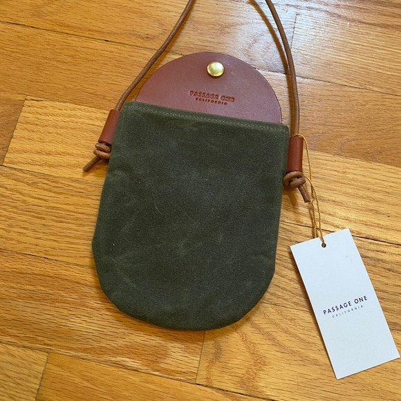 NWT Passage One Bali Mini Crossbody Phone Holder Waxed Canvas Olive Leather Snap - Picture 2 of 8